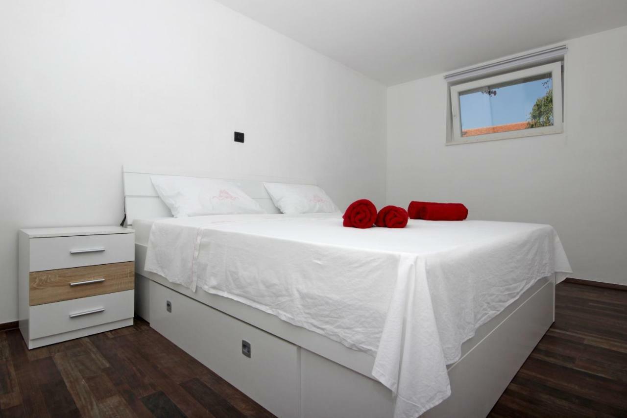 Apartments Natasa Pula Extérieur photo