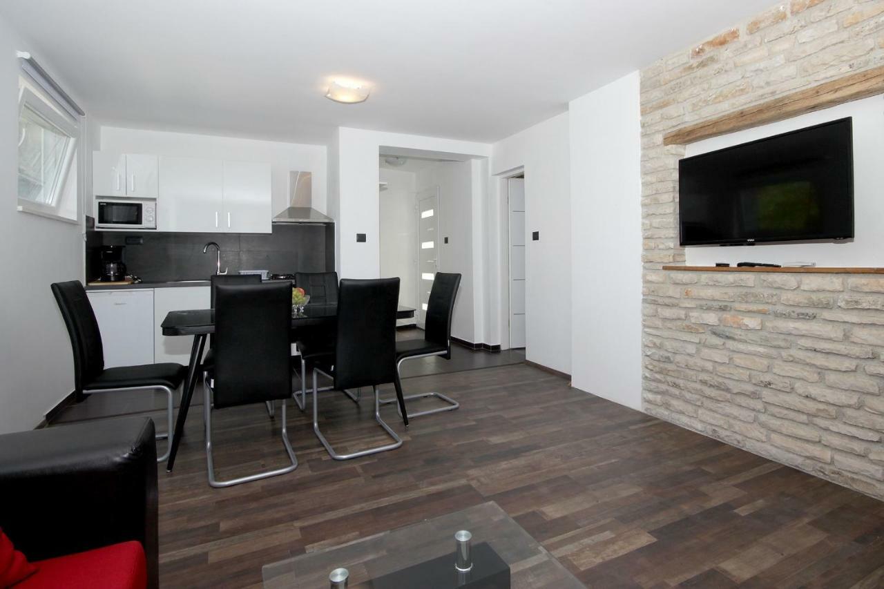 Apartments Natasa Pula Extérieur photo