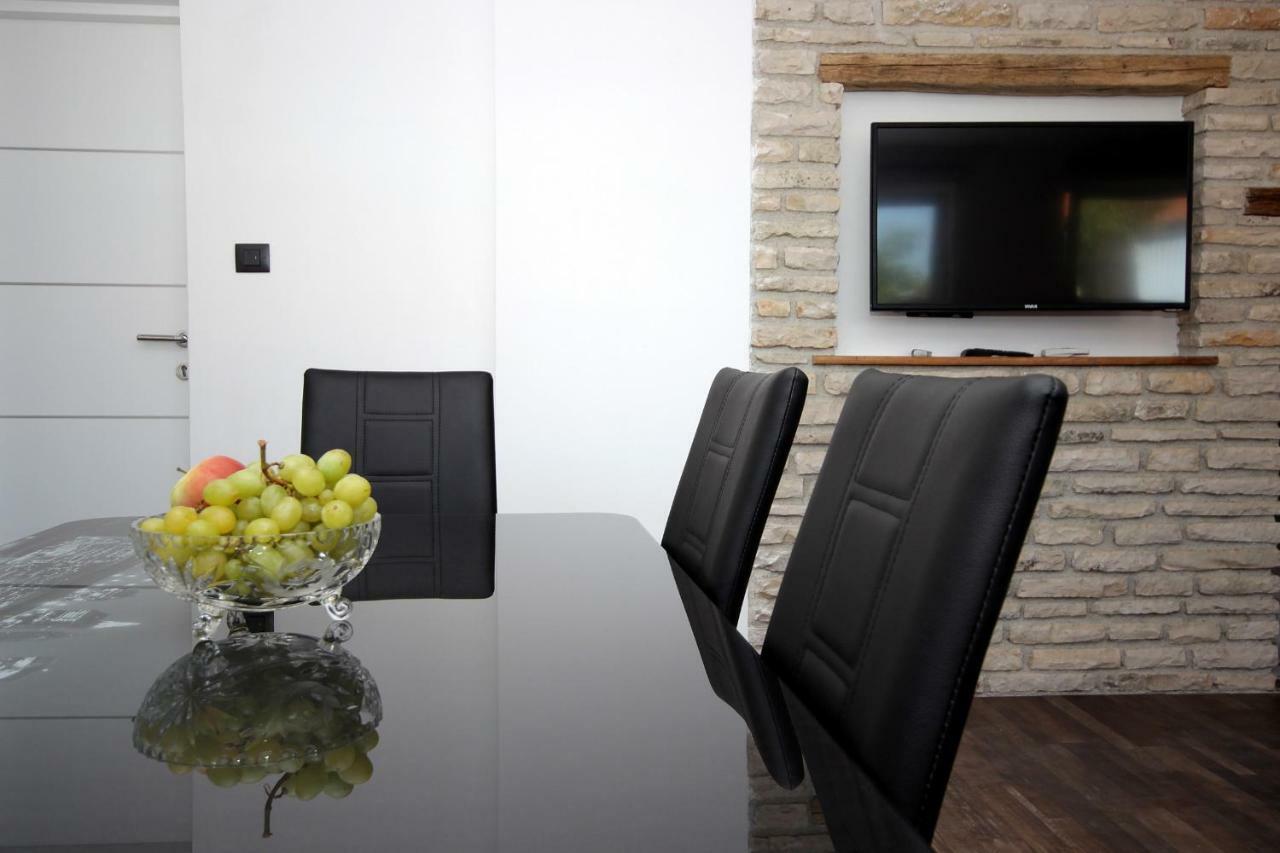 Apartments Natasa Pula Extérieur photo