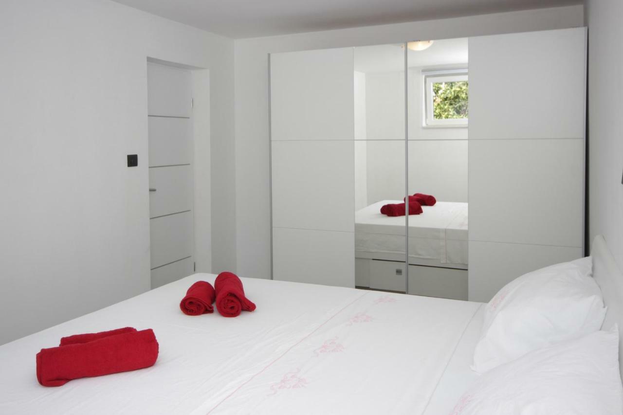 Apartments Natasa Pula Extérieur photo