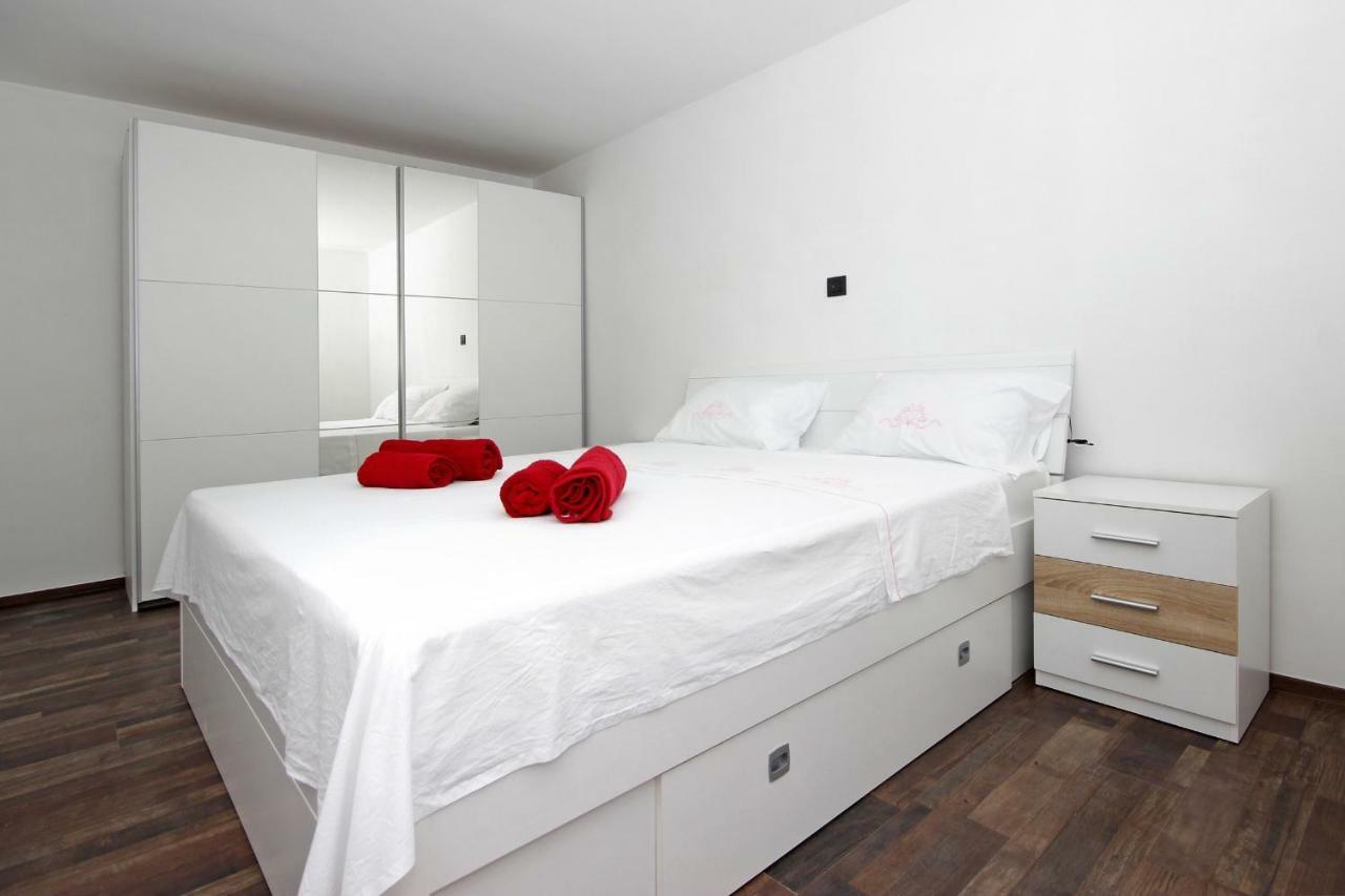 Apartments Natasa Pula Extérieur photo