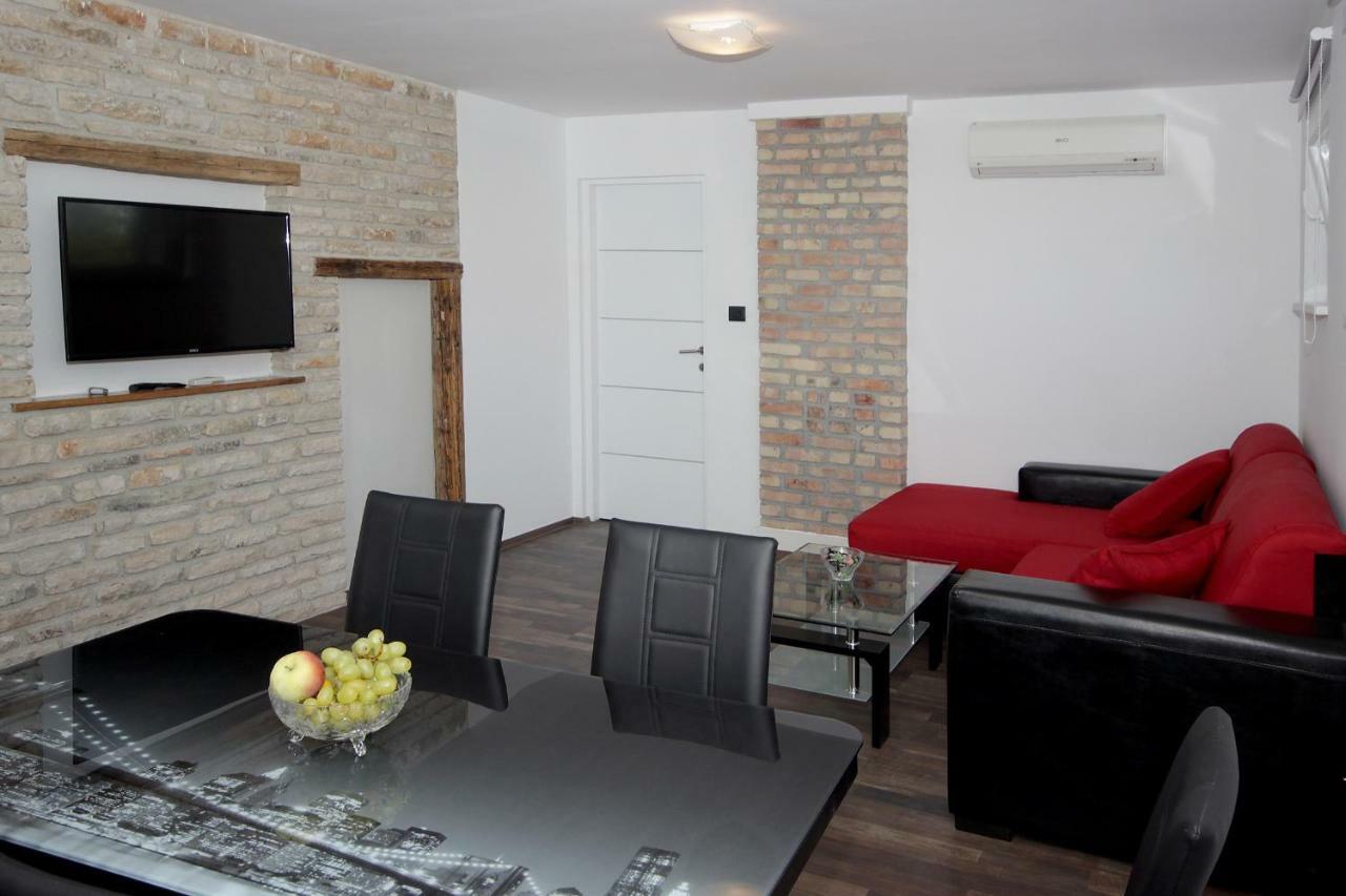 Apartments Natasa Pula Extérieur photo
