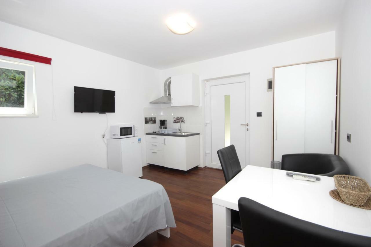 Apartments Natasa Pula Extérieur photo