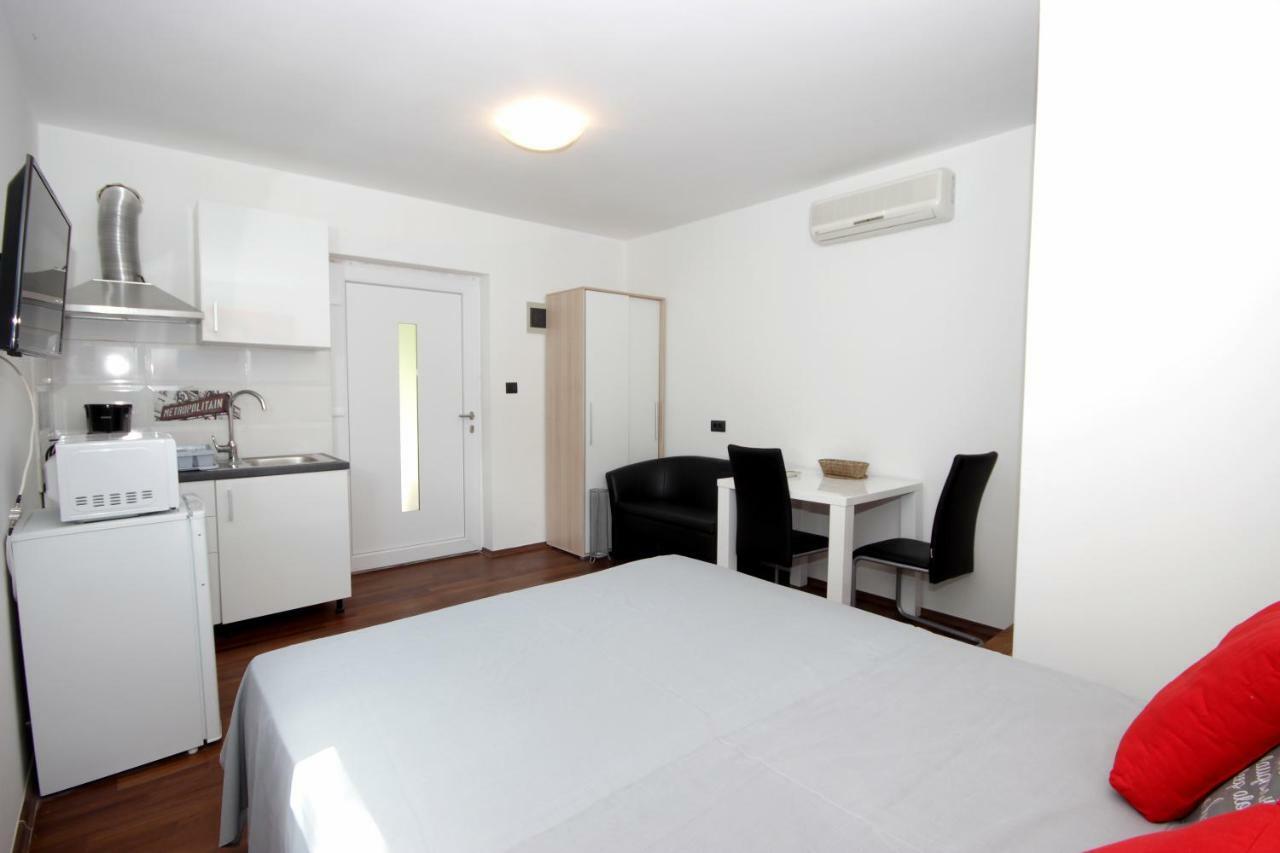 Apartments Natasa Pula Extérieur photo
